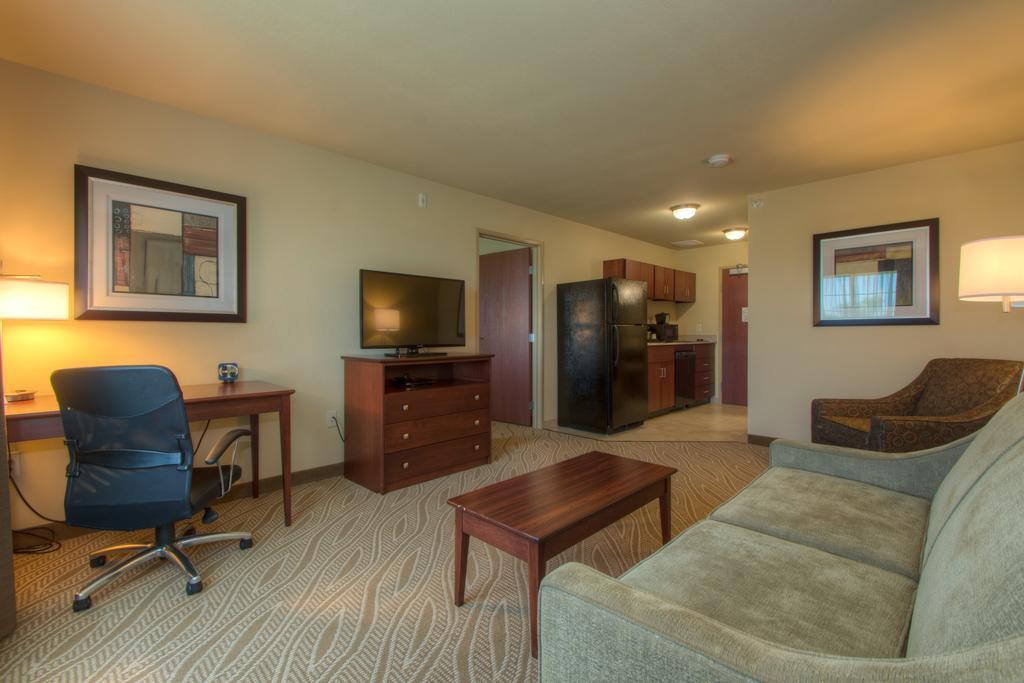 Cobblestone Inn & Suites - Holyoke Phòng bức ảnh